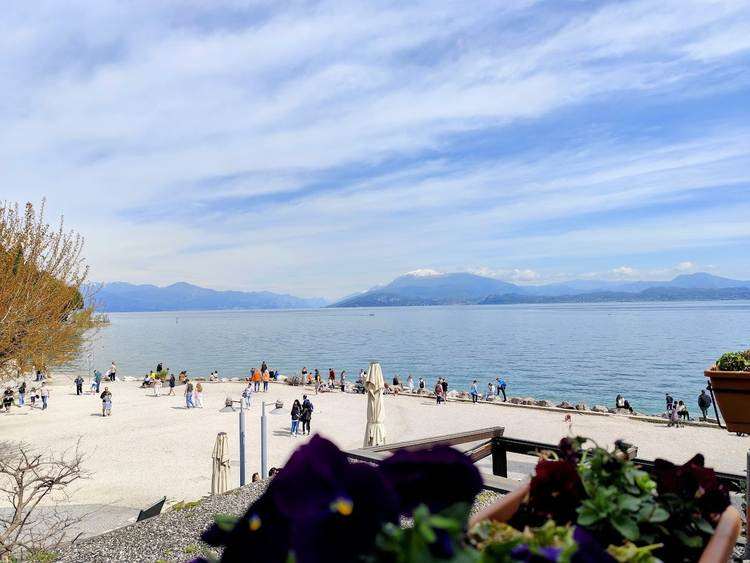 Túl sok a turista a Garda-tónál? Új szabályok és korlátozások jönnek a népszerű üdülőhelyeken