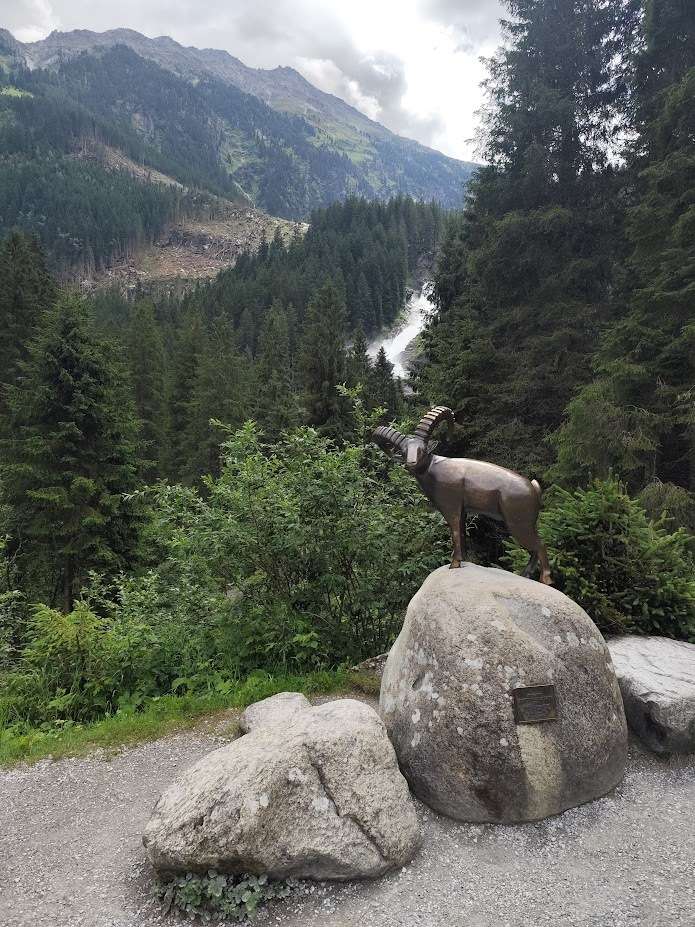 Krimml hegyikecske szobor