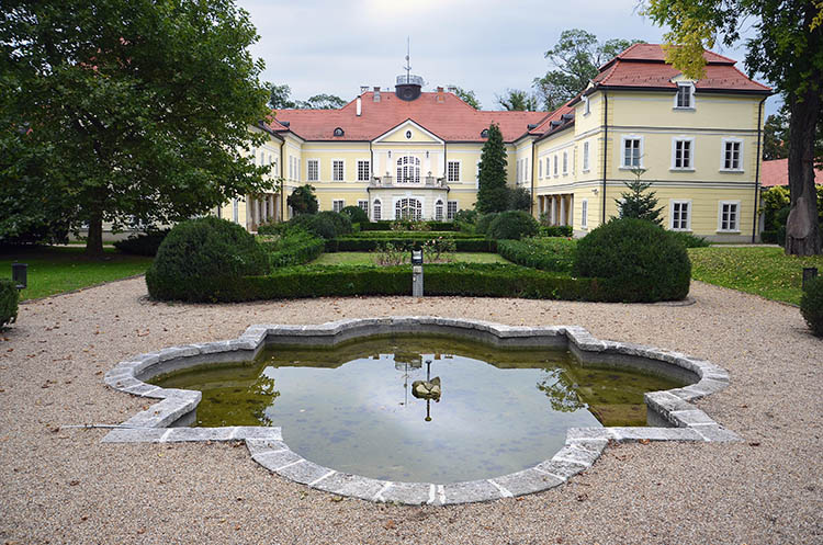 Nagy urmenyi kastely 01