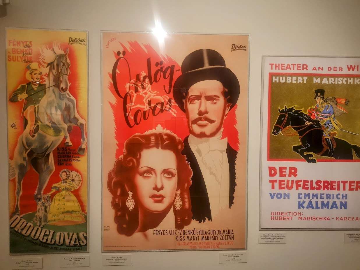 Ördöglovas filmplakátok