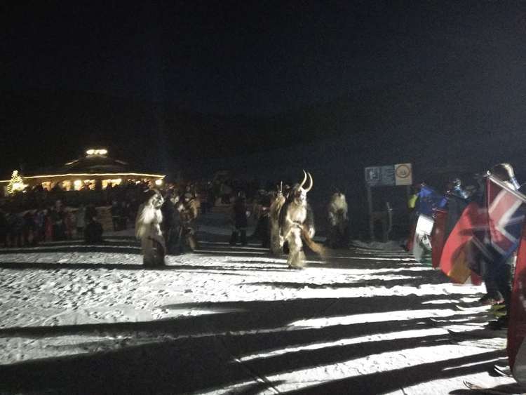 Krampusz, Perchten és Mikulás: Ősi alpesi mítoszok és téli legendák nyomában…