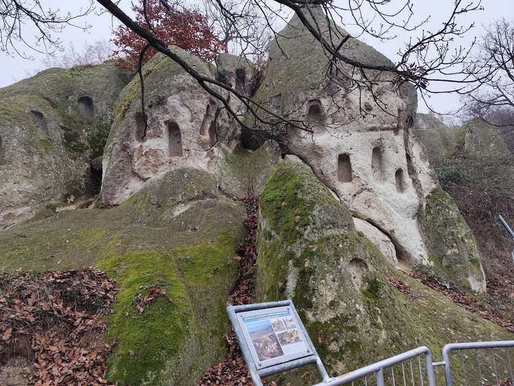 Szomolya kaptárkövek