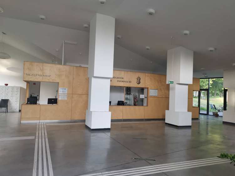 Tác előtér
