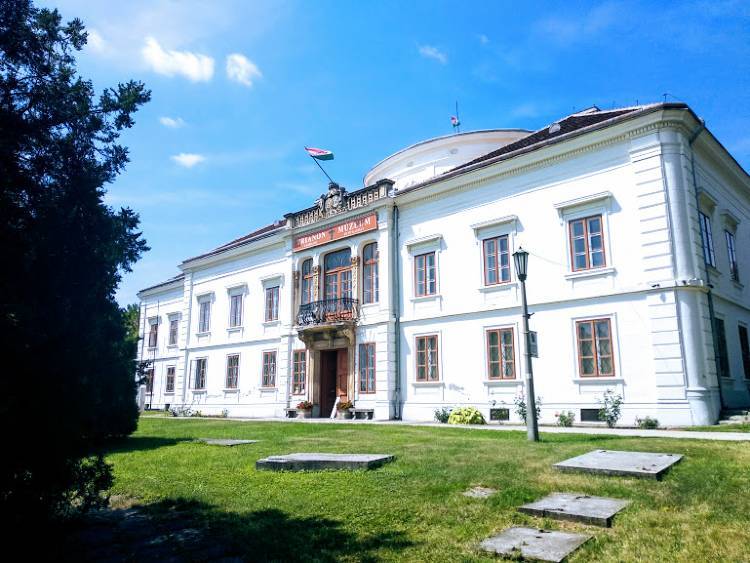Várpalota Trianon Múzeuma