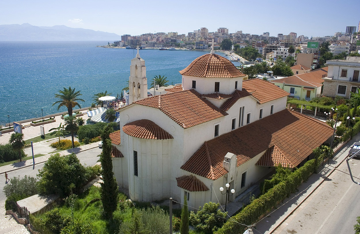albania szoveg kozott