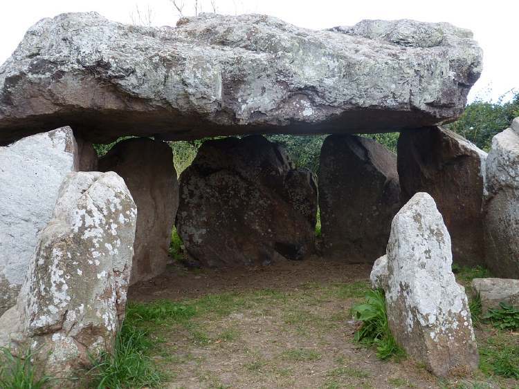 anglia csatorna szigetek guernsey menhirek