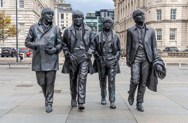 anglia liverpool beatles szobor
