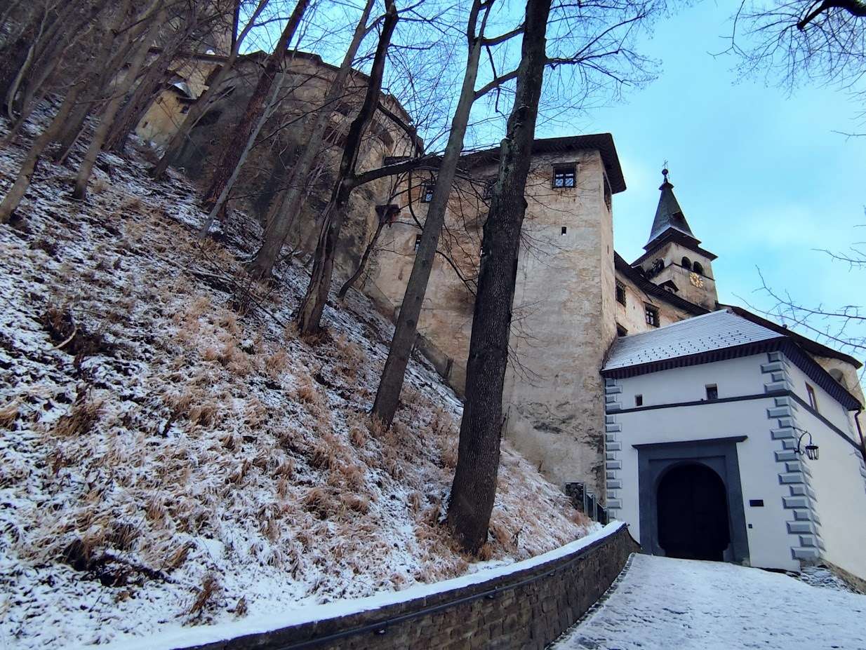 árva vára bejárat