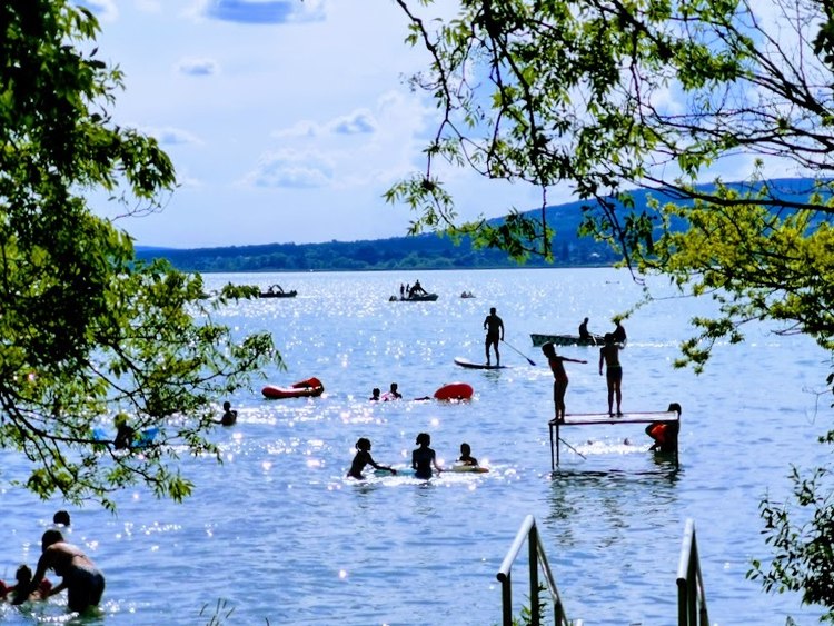 Hol szálljunk meg a Balatonnál ?