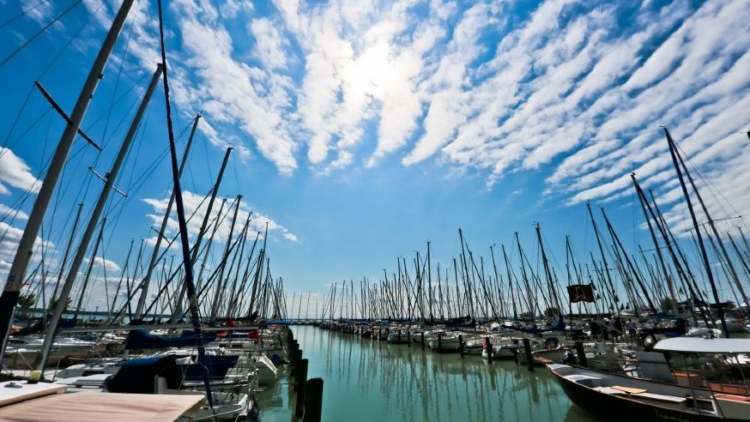 balatonkenese marina port1