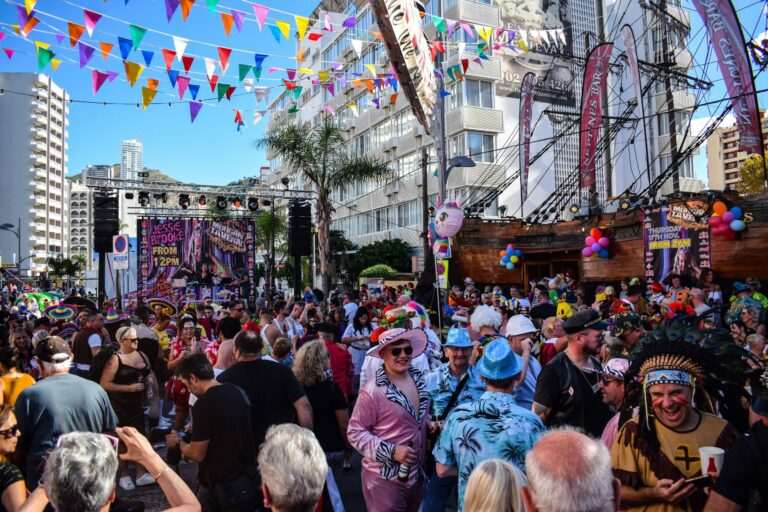 Benidormi Fiestas napok – Európa legnagyobb utcafesztiválja
