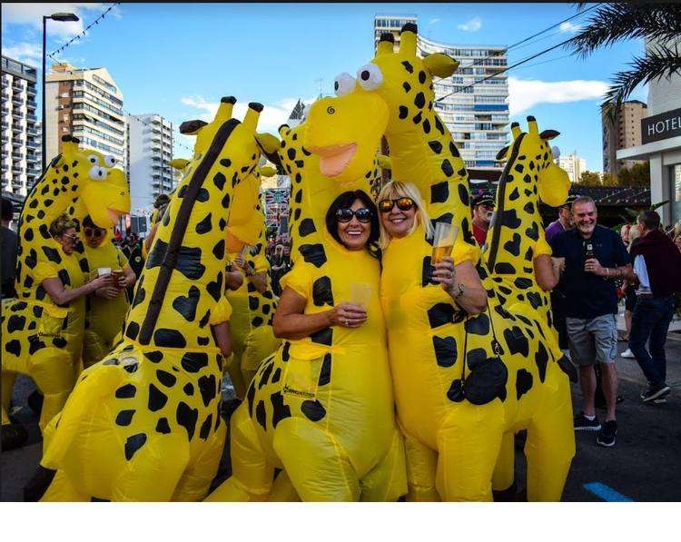 benidorm festas jelmezesek