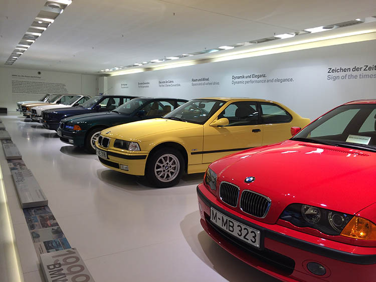 bmw muzeum szoveg kozott01