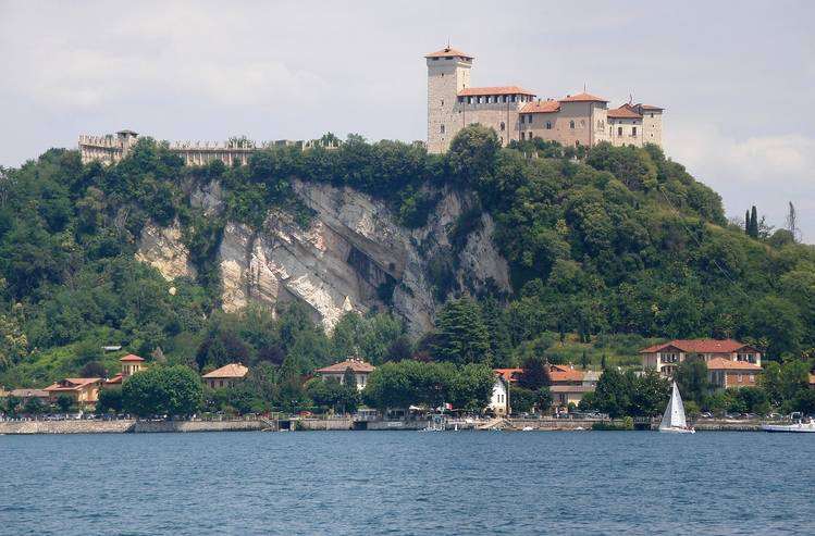 borromeo castle 876161 1280