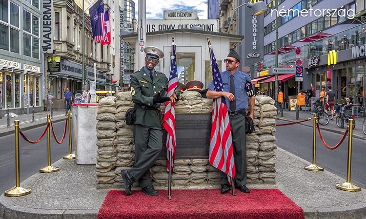 Checkpoint Charlie – egy meghatározó pont a hidegháborúban