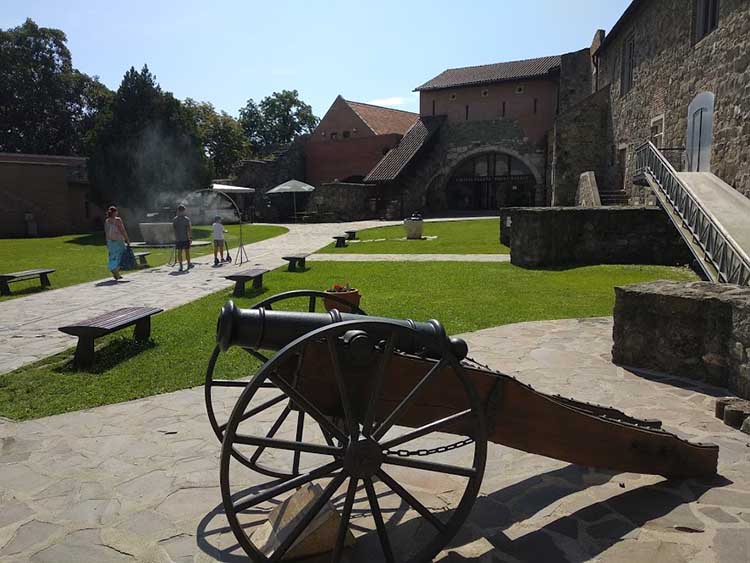 esztergom var