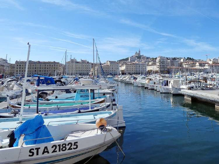 franciaorszag marseille hajok kikotoben