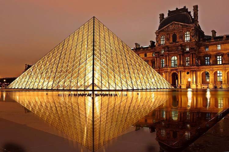 franciaorszag parizs louvre piramis1