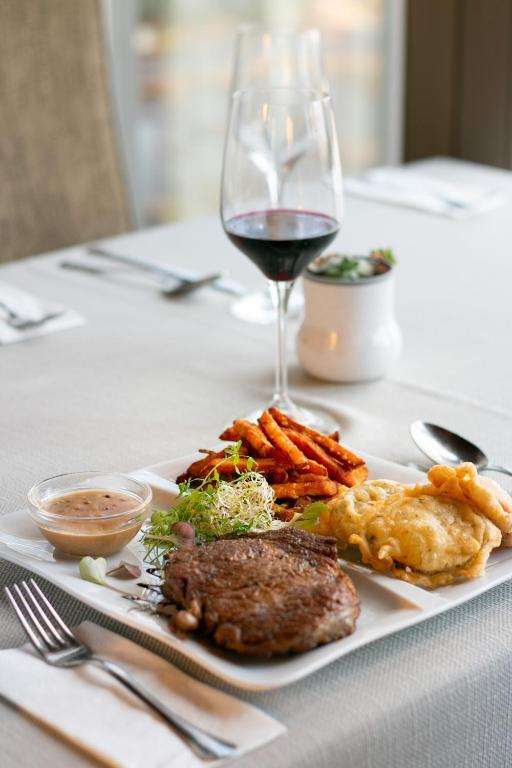 hotel visegrad restaurant food 1