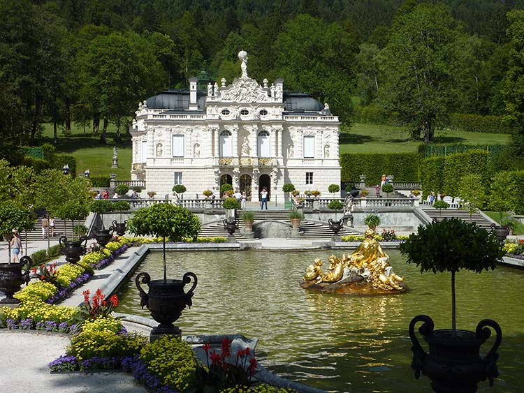 linderhof szoveg kozott01