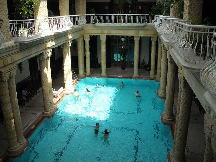 mo budapest gellert furdo belso1