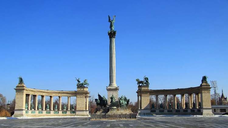 mo budapest hosok tere