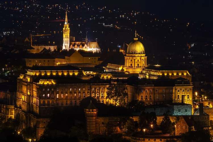 mo budapest var1