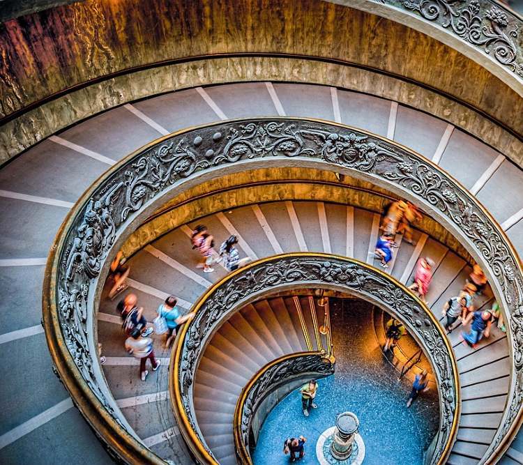 olaszo vatikan muzeum rotunda korlepcso