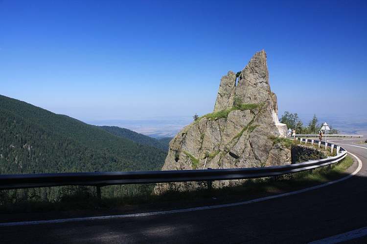 romania szikla az utnal1