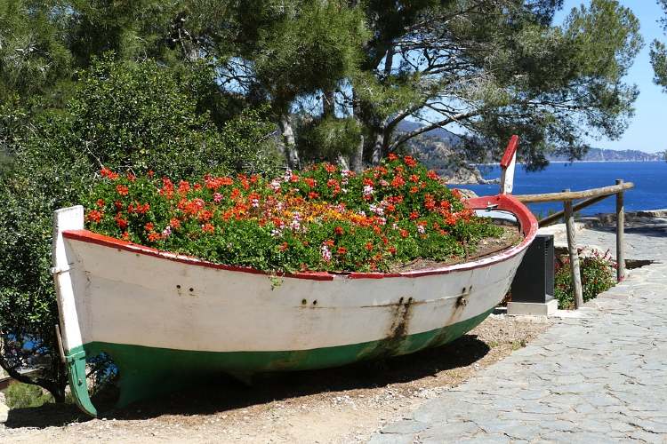 spanyolorszag costa brava tossa de mar csonak