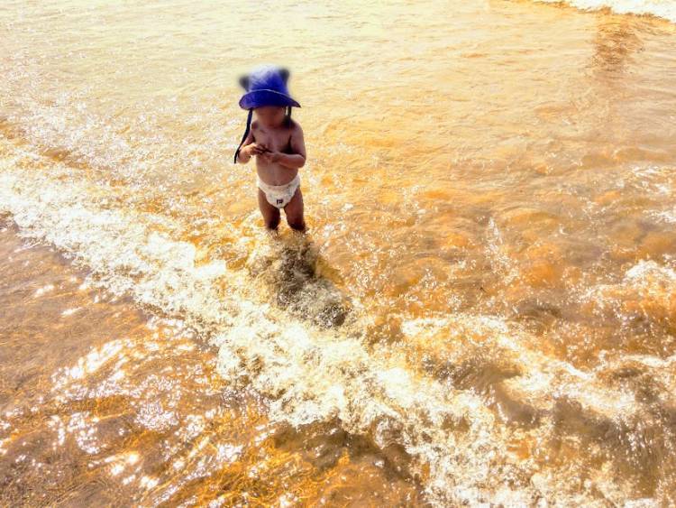 strandolo kislány