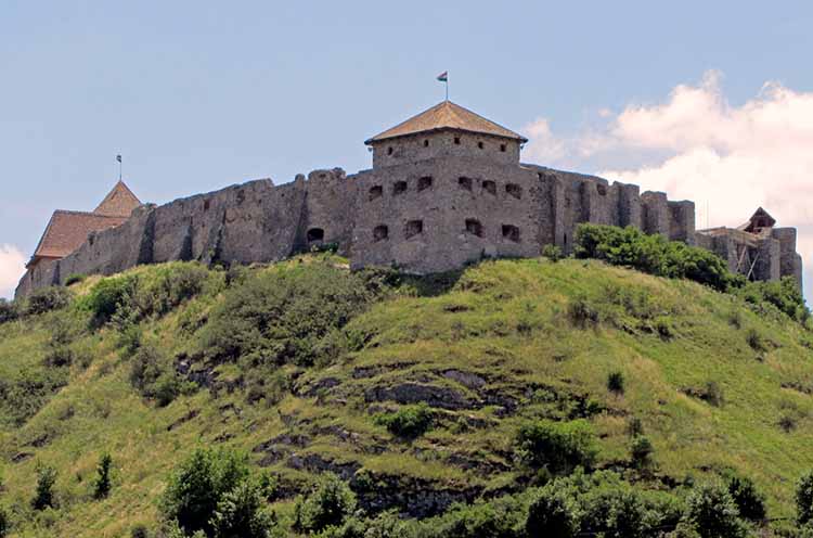 sumegi var