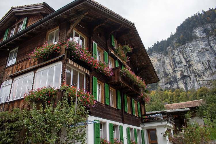 svajc lauterbrunnen alpesi haziko1