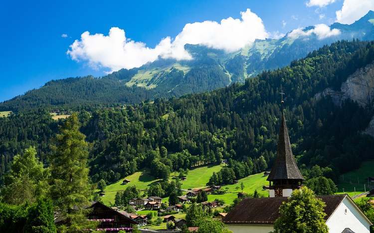 svájc lauterbrunnen templom es erdok1