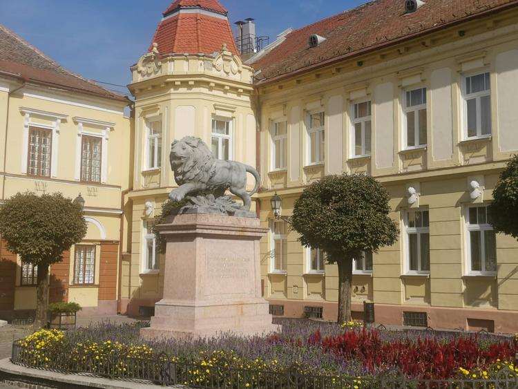szigetvár oroszlánszobor
