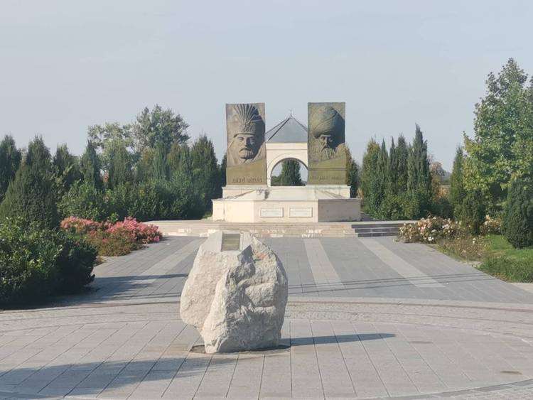 török magyar berátság parkja