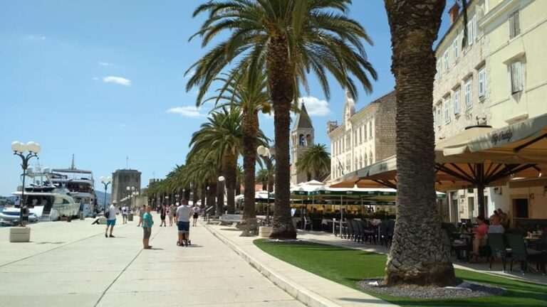 Trogir mediterrán élményekkel és álomszép strandokkal vár az Adrián