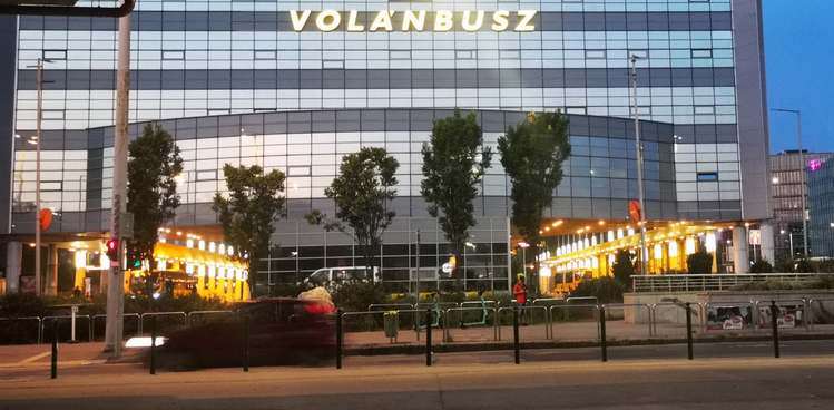 Új kedvezmények és ingyenes utazások a MÁV és Volánbusz járatain